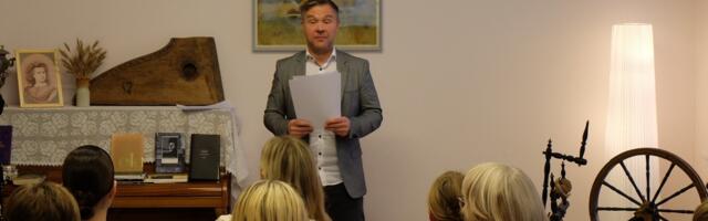 Valga Keskraamatukogus toimus XXIX noorte etluskonkursi „Koidulauliku valgel“ Valgamaa eelvoor