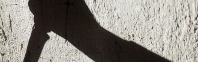 Armukade venelane pussitas oma sõpra enam kui 580 korda