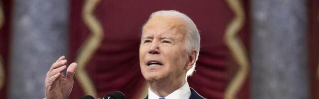 Biden süüdistas Kapitooliumi ründamise aastapäeval Trumpi pistoda demokraatia kõril hoidmises