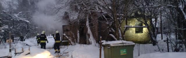 Leekides majast leidsid päästjad kaks hukkunut, mees pääses eluga