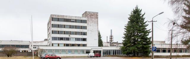 Püssis algab pankrotistunud plaadivabriku lammutamine