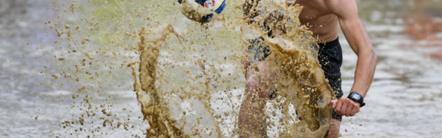 Ida-Virumaal võisteldi mudajalgpallis