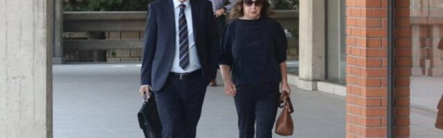 IZNOŠENJE ZAVRŠNIH REČI PRED PRESUDU KECMANOVIĆIMA OTVORENO ZA JAVNOST! Majka dečaka-ubice u pratnji advokata stigla u sud!