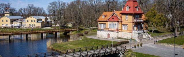 FOTOD | Müüki tuli Kuressaare piiskopilinnuse ees saarel asuv villa