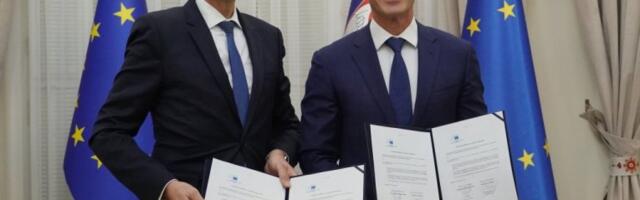 OBEZBEĐENE PARE ZA DRUGU FAZU REKONSTRUKCIJE ČETIRI KLINIČKA CENTRA! Siniša mali potpisao važan ugovor! (FOTO, VIDEO)