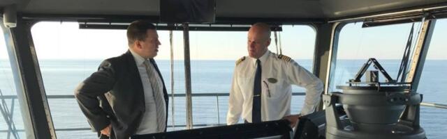FOTO! Jüri Ratas kohtus laevakaptenitega, et küsida nõu, kuidas uppuvalt laevalt viimasena lahkuda