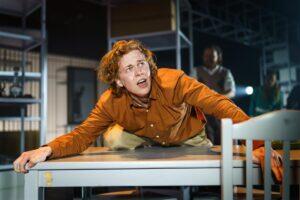 Tants õõvaoru nõlvadel