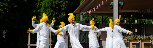 Kreeka tantsijad Võru pärimustantsu festivalil: Tamula järve päikeseloojang on märksa kaunim kui Santorinil