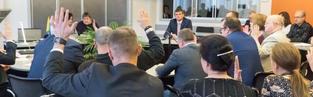 SUUR ÜLEVAADE | Omavalitsuse volikogu liige teenib iga istungi eest kuni 656 eurot