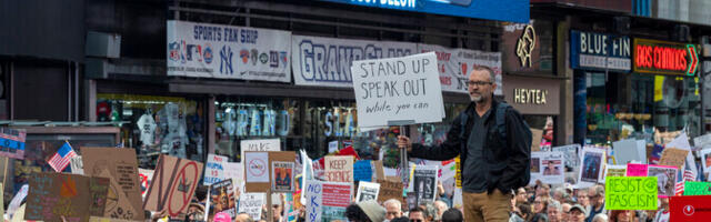 USA-s kogunesid suured rahvahulgad avaldama meelt Trumpi poliitika vastu