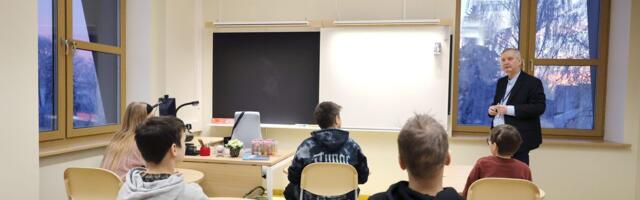 GALERII ⟩ Kroonuaia kool kolis uude majja ning kannab nüüd Pärli kooli nime