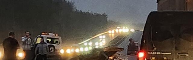 Tallinna ringteel Saustinõmmel põrkasid kokku kaks veokit, liiklus Keila suunal suletud