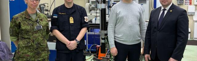 Eesti Maaülikool andis Kaitseväe Akadeemiale üle mulla kandevõimet hindava mõõteseadme 