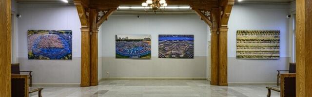 Tartu raudteejaama ootesaalis avatud fotonäitus meenutab tantsupeo hetki