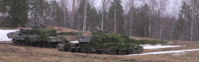 Reporter: NATO lahingugrupp harjutas koos Eesti ajateenijatega sõdimist soisel maastikul