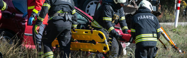 Kaks autot lendasid kokku ja buss kaotas ka juhitavuse
