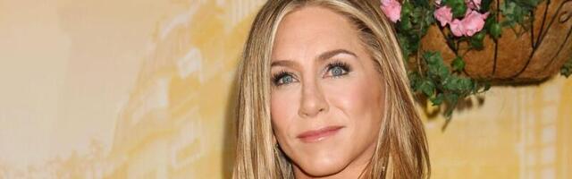 Jennifer Aniston elas kodus üle ehmatava juhtumi_ pahatahtlik mees kihutas autoga läbi näitleja maja väravate