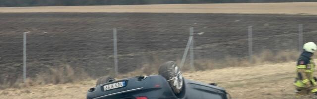 FOTOD | Tallinn-Tartu maanteel toimus kahe sõiduauto vahel avarii