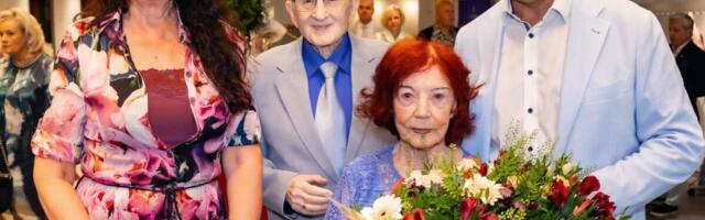 GALERII 85. sünnipäeva tähistanud lastearst Adik Levin sai kingiks hümni