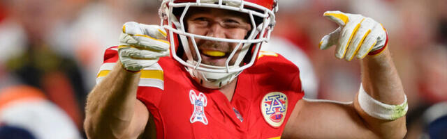 Kansas City fännid saatsid Kelce väljakult valju aplausiga