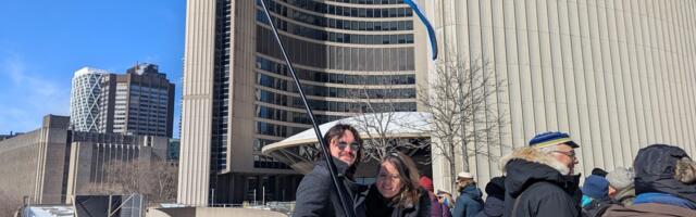 Eesti lipp lehvis Toronto keskväljakul