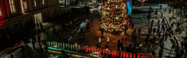 Pärnu südalinna valgustavad sajad jõulutuled