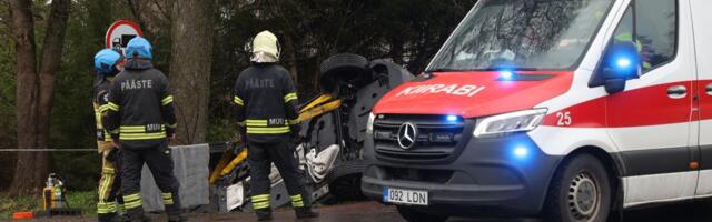 FOTOD | Muuga teel sõitis auto teelt välja