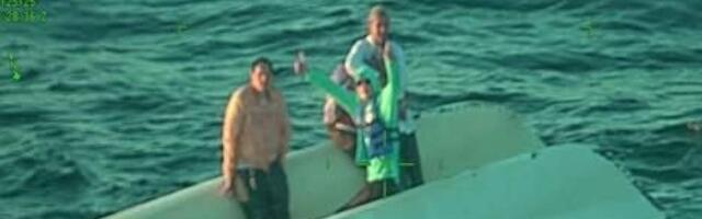 Во Флориде спасли семью, 20 часов дрейфовавшую в открытом море на перевёрнутом катамаране