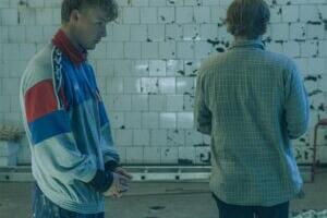 Metsik teatrielamus mahajäetud piiritusevabrikus