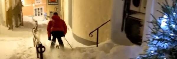 VIDEO: Downhill skiing in Tallinn Old Town