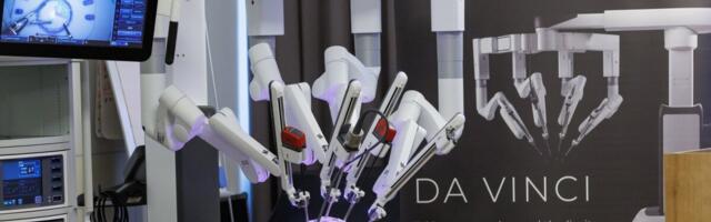 GALERII: kirurgid tutvuvad Ida-Tallinna keskhaiglas robotkirurgia süsteemiga