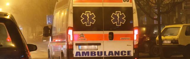 SUDAR AUTOBUSA I AUTOMOBILA U ZEMUNU: Lakše povređena devojka (18)