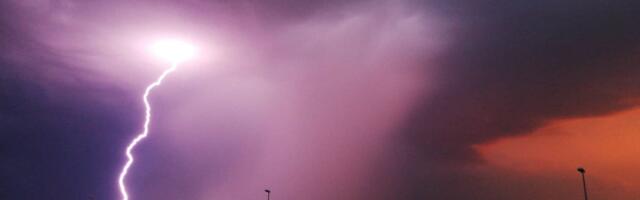 Keskkonnaagentuur: üle Eesti on oodata võimsaid äikesepilvi. Erailmajaamad on mõõtnud juba 50 mm vihma