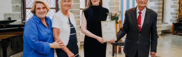 PALJU ÕNNE: PLMF Noore laulja preemia pälvis sopran Annabel Soode