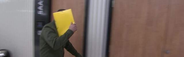 Reporteri kaamera eest põgenes 67-aastane lapsporno omamises süüdi mõistetud Igor Vyazovskiy