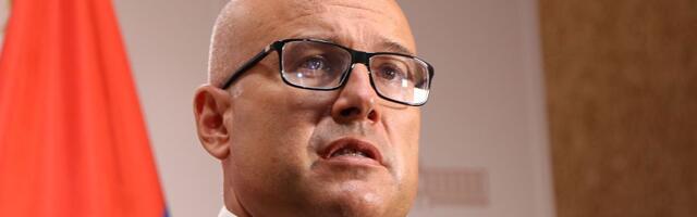 Vučević: Koliko god puta budete uništavali srpsku zastavu u Novom Sadu - mi ćemo je vraćati