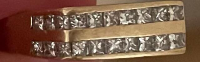 Mehe 30 aastat kadunud abielusõrmus tuli vaiba alt välja