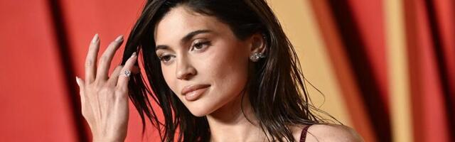 KUUM KLÕPS | Tuhat ja tuline! Kylie Jenner näitas nappides bikiinides oma saledat pihta ja kurvikat keha