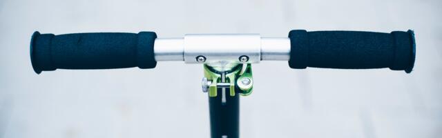 Politsei õrritamiseks võtavad noored elektritõukeratastelt kiiruspiirajad maha