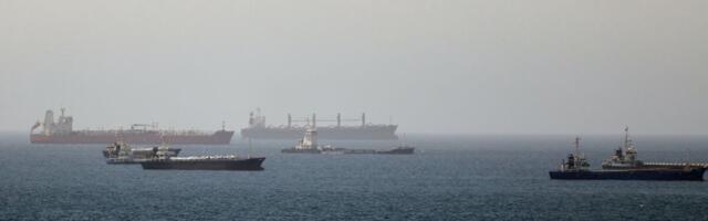 Tankerid sõidavad Hormuzi väina poole, nafta odavneb