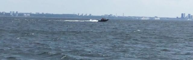 VIDEO | Haabneemes triivis kummimadratsil lamanud laps kaugele merele