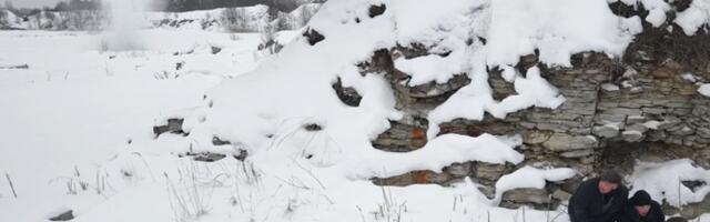 USA mereväe tuukrid harjutasid Eesti jääalust lõhkamist