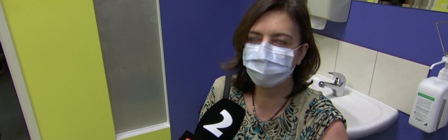 Reporter: Vaktsiinisüsti saanud perearst Karmen Joller võimalikke kõrvalnähtusid ei karda