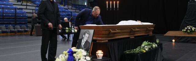 FOTOD | Jaak Lipso saadeti Kalevi spordihallist viimsele teekonnale