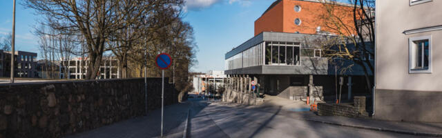 Tartu Ülikooli tõrvikurongkäiguks piiratakse liiklust Vanemuise ja Ülikooli tänaval