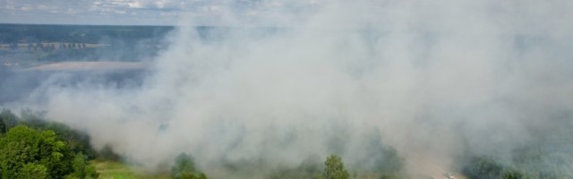 FOTOD | Viljandimaal Leie külas läks põlema viljapõld