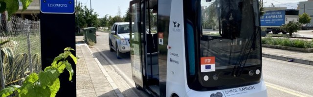 Eestlased viisid Kreeka väikelinna tänavatele esimese isejuhtiva bussi