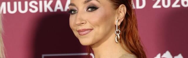 FOTOD | Täielik sipelgapiht! Tanja Mihhailova saabus galale kurve rõhutavas kleidis