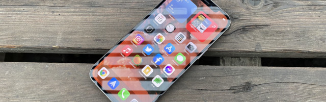 Uusi iPhone 12 mudeleid kimbutavad ekraaniprobleemid