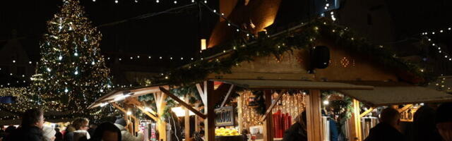 ФОТО: на Ратушной площади Таллинна заработал рождественский рынок